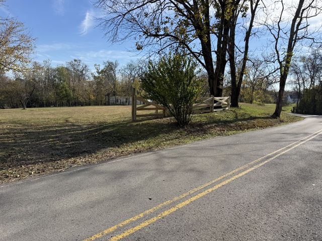 709 Zieglers Fort Rd, Gallatin, TN 37066