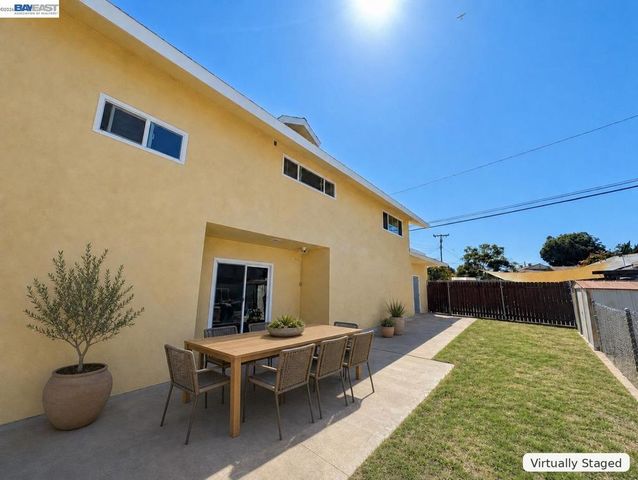 4125 Los Coyotes Diagonal, Lakewood, CA 90713