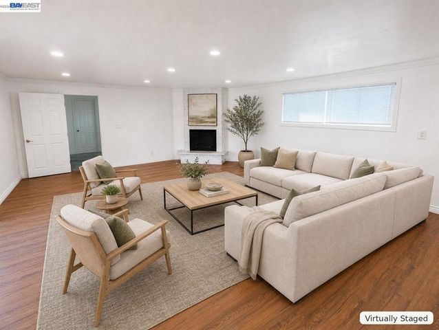 4125 Los Coyotes Diagonal, Lakewood, CA 90713