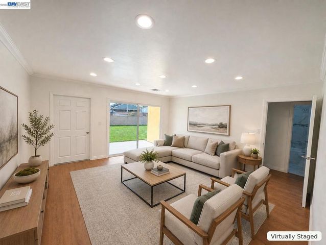 4125 Los Coyotes Diagonal, Lakewood, CA 90713