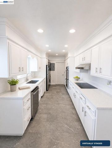 4125 Los Coyotes Diagonal, Lakewood, CA 90713