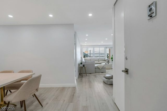 1203 River Rd 11D, Edgewater Boro, NJ 07020