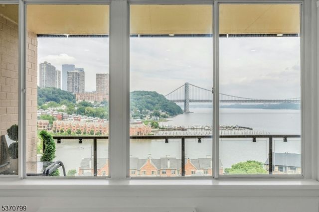 1203 River Rd 11D, Edgewater Boro, NJ 07020