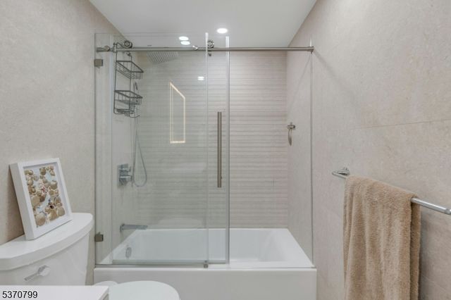 1203 River Rd 11D, Edgewater Boro, NJ 07020