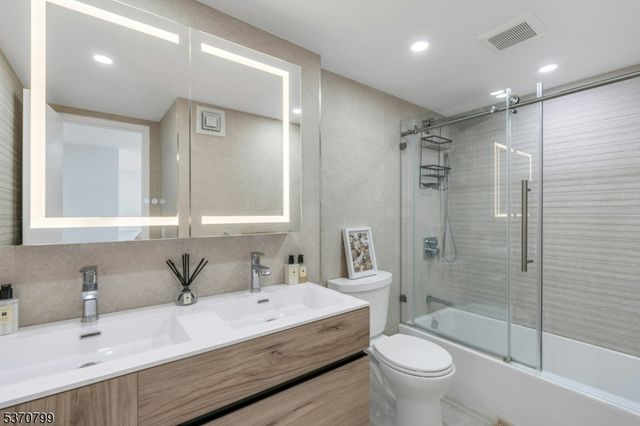 1203 River Rd 11D, Edgewater Boro, NJ 07020