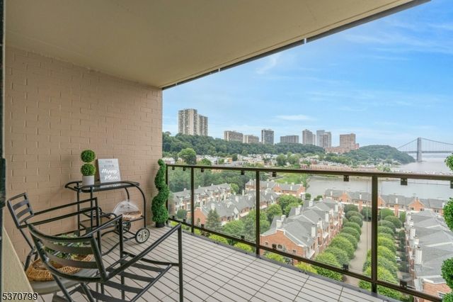 1203 River Rd 11D, Edgewater Boro, NJ 07020