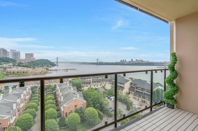 1203 River Rd 11D, Edgewater Boro, NJ 07020