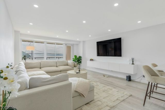 1203 River Rd 11D, Edgewater Boro, NJ 07020