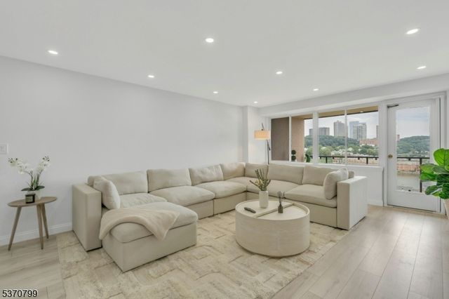 1203 River Rd 11D, Edgewater Boro, NJ 07020