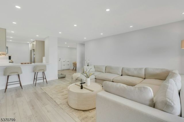 1203 River Rd 11D, Edgewater Boro, NJ 07020
