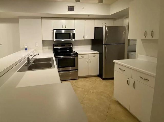 2600 S University Drive 207, Davie, FL 33328
