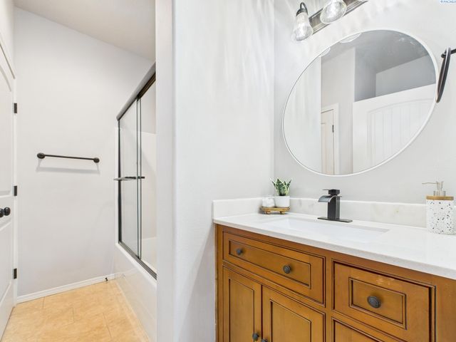 4215 W 2nd Ave, Kennewick, WA 99336