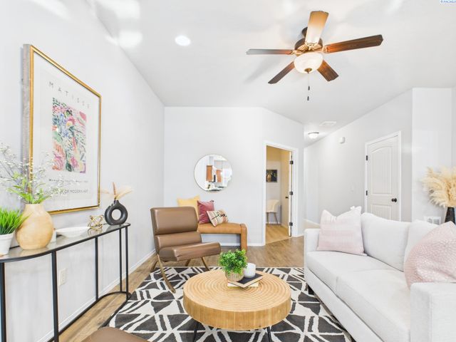 4215 W 2nd Ave, Kennewick, WA 99336