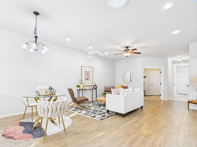 4215 W 2nd Ave, Kennewick, WA 99336