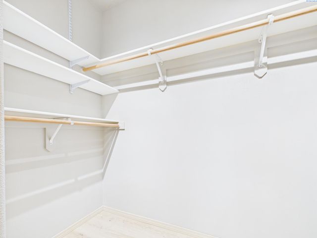 4215 W 2nd Ave, Kennewick, WA 99336