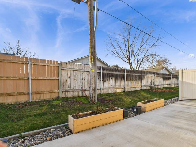 4215 W 2nd Ave, Kennewick, WA 99336