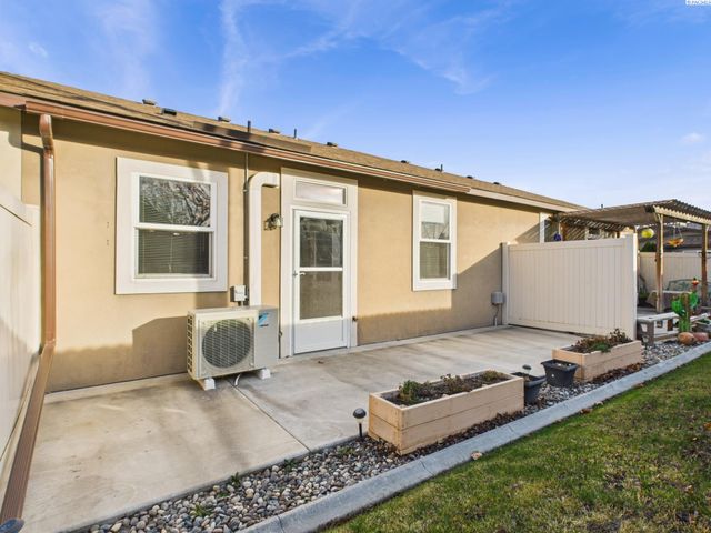 4215 W 2nd Ave, Kennewick, WA 99336