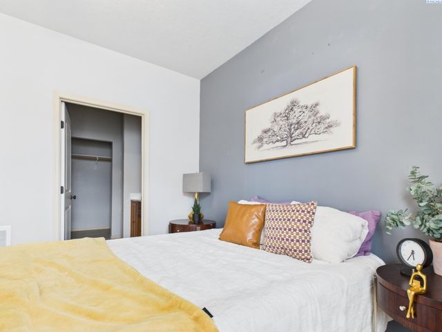 4215 W 2nd Ave, Kennewick, WA 99336