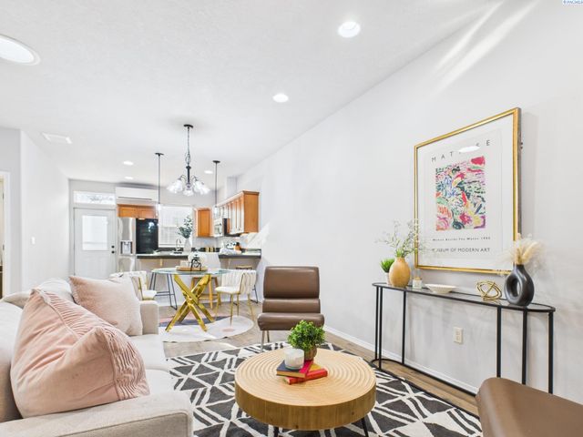 4215 W 2nd Ave, Kennewick, WA 99336