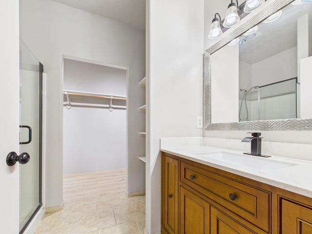 4215 W 2nd Ave, Kennewick, WA 99336