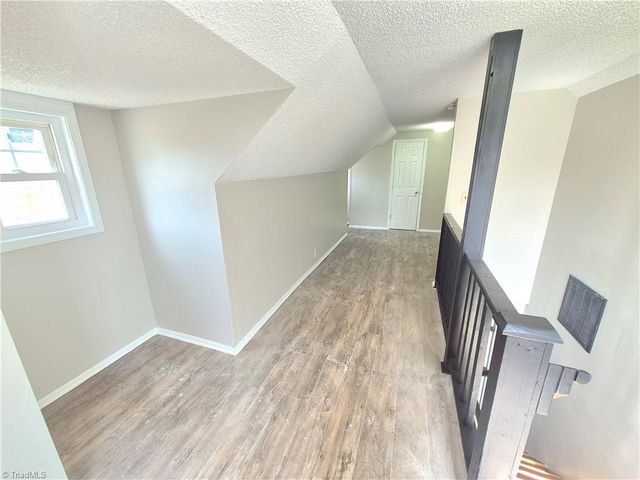 758 Clemmonsville Circle, Winston-salem, NC 27107