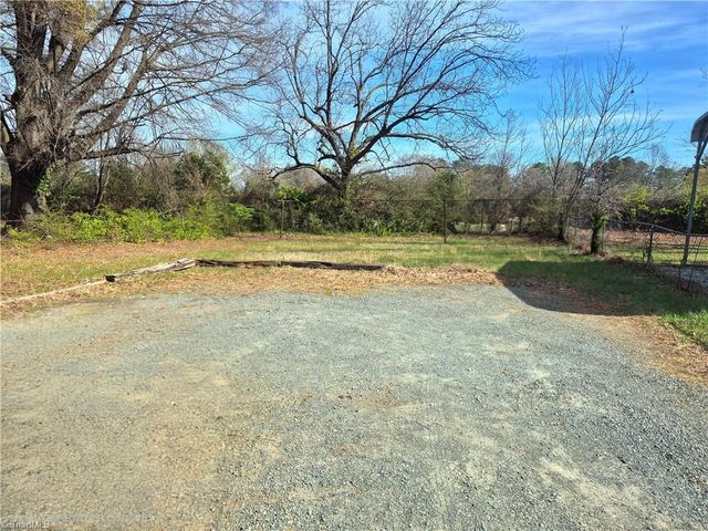 758 Clemmonsville Circle, Winston-salem, NC 27107