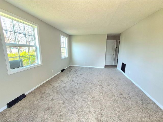 758 Clemmonsville Circle, Winston-salem, NC 27107