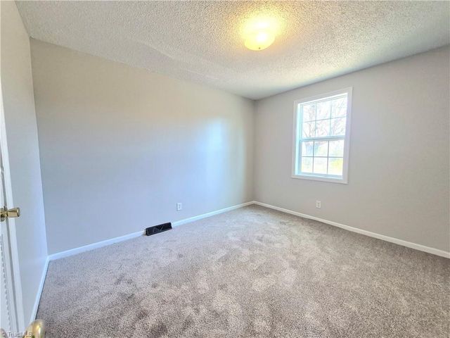 758 Clemmonsville Circle, Winston-salem, NC 27107