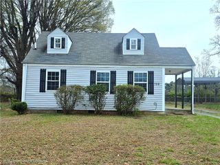 758 Clemmonsville Circle, Winston-salem, NC 27107