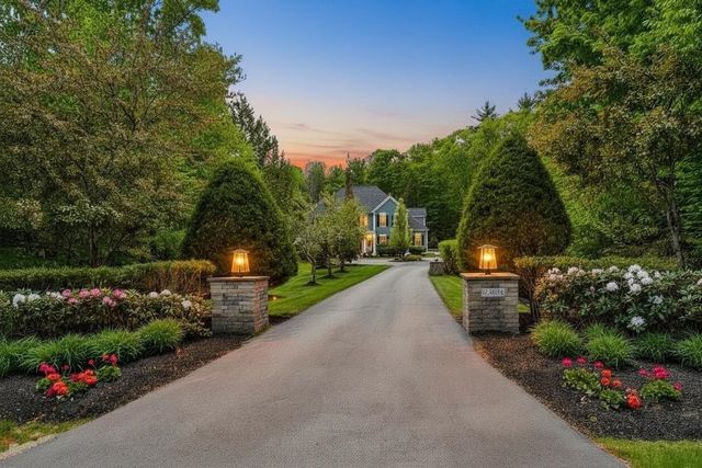 14 Aspen Lane, Bedford, NH 03110