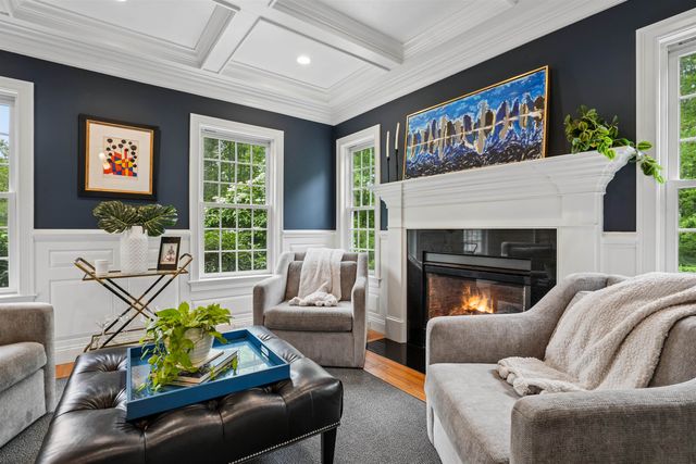 14 Aspen Lane, Bedford, NH 03110
