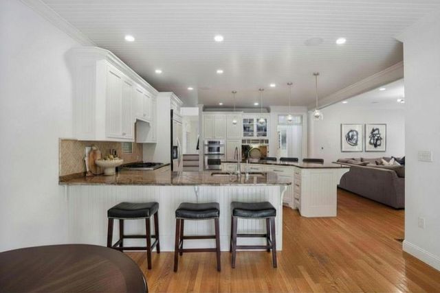 14 Aspen Lane, Bedford, NH 03110