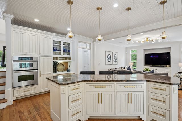 14 Aspen Lane, Bedford, NH 03110
