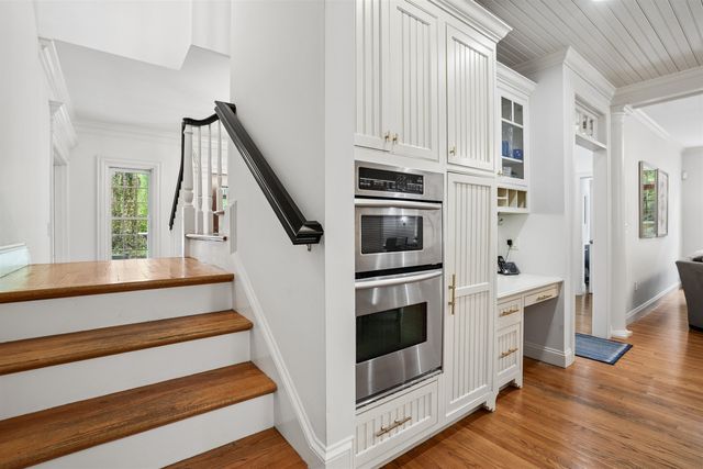 14 Aspen Lane, Bedford, NH 03110
