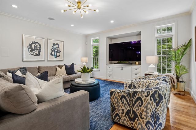 14 Aspen Lane, Bedford, NH 03110