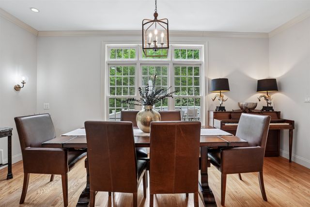 14 Aspen Lane, Bedford, NH 03110