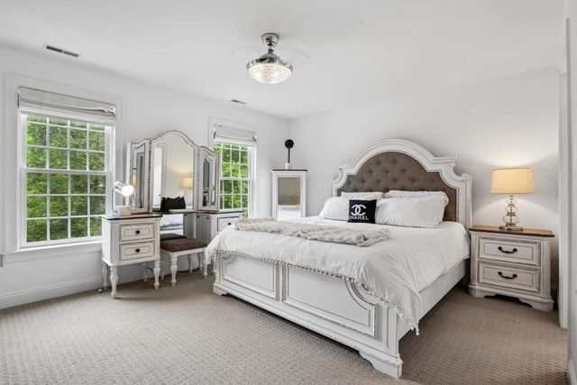 14 Aspen Lane, Bedford, NH 03110