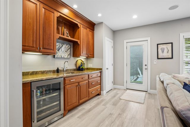 14 Aspen Lane, Bedford, NH 03110