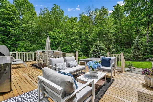14 Aspen Lane, Bedford, NH 03110