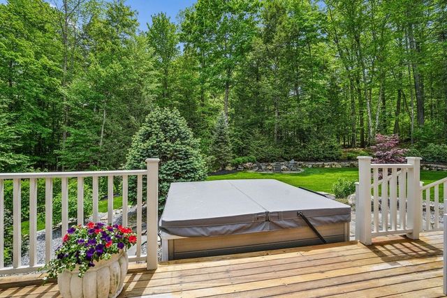 14 Aspen Lane, Bedford, NH 03110