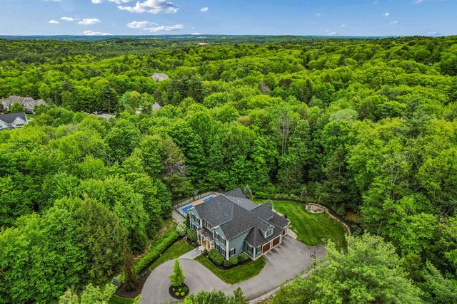 14 Aspen Lane, Bedford, NH 03110