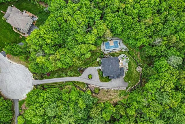 14 Aspen Lane, Bedford, NH 03110