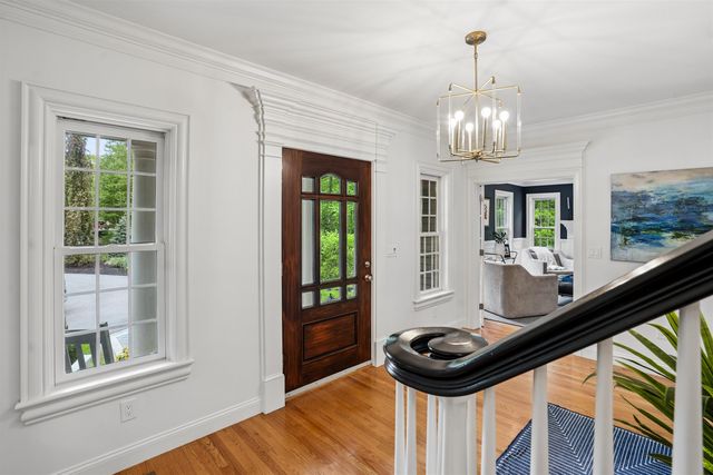 14 Aspen Lane, Bedford, NH 03110