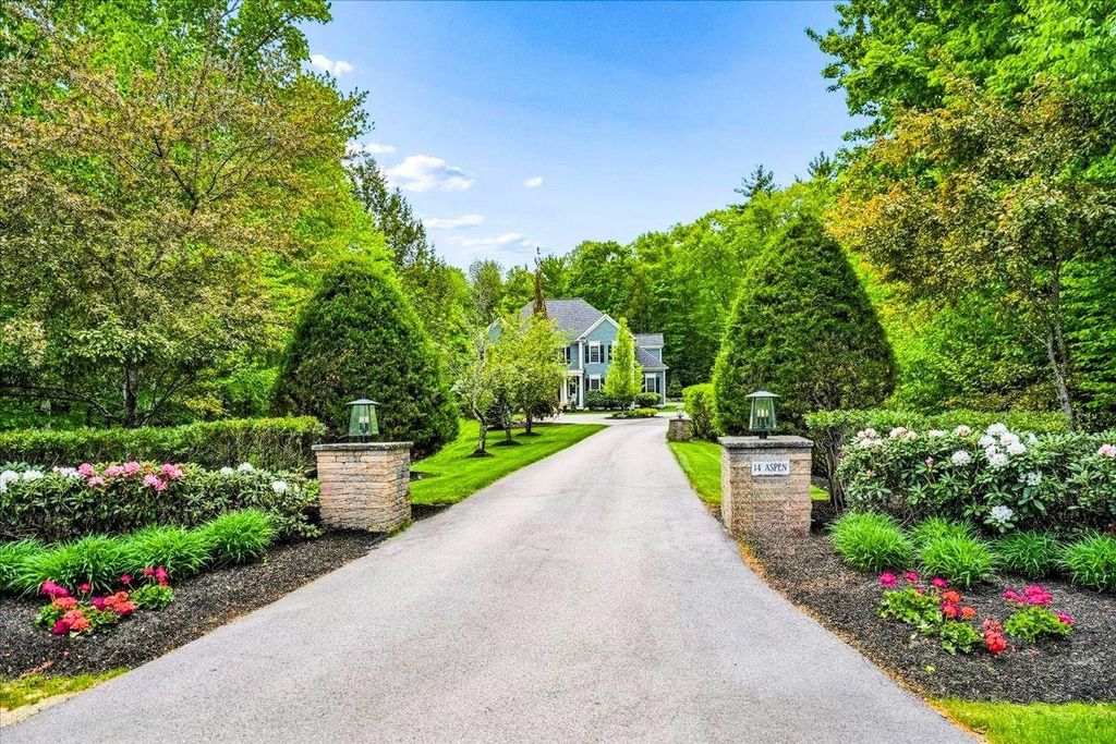 14 Aspen Lane, Bedford, NH 03110