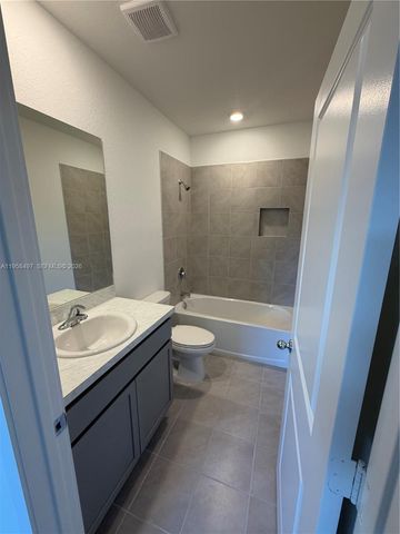 323 NE 16th St, Florida City, FL 33034