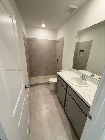 323 NE 16th St, Florida City, FL 33034