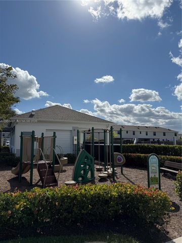 323 NE 16th St, Florida City, FL 33034