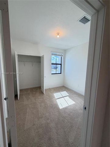 323 NE 16th St, Florida City, FL 33034