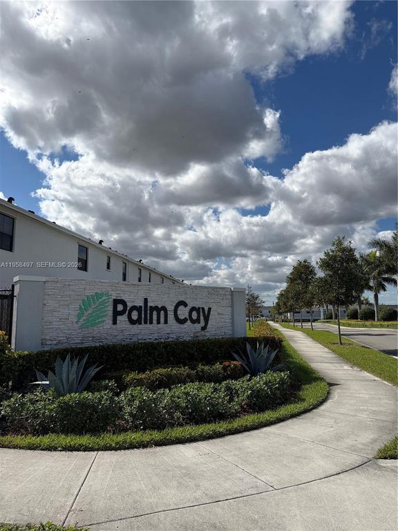 323 NE 16th St, Florida City, FL 33034