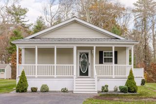17 Maries Way, Raynham, MA 02767
